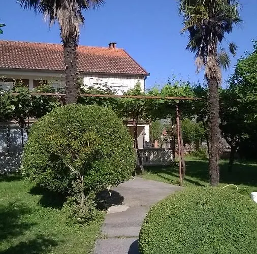 アパート Airport ポドゴリツァ