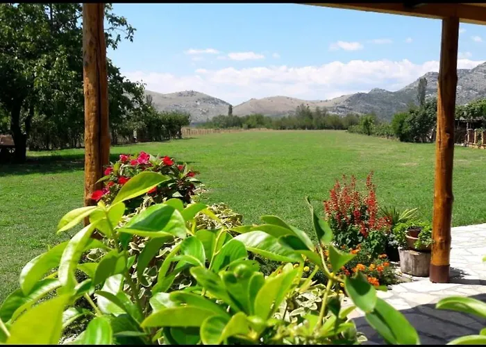 アパート Airport ポドゴリツァ