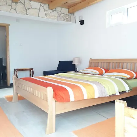 Daire Airport - Rural Household Stijepovic