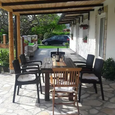Airport - Rural Household Stijepovic דירה